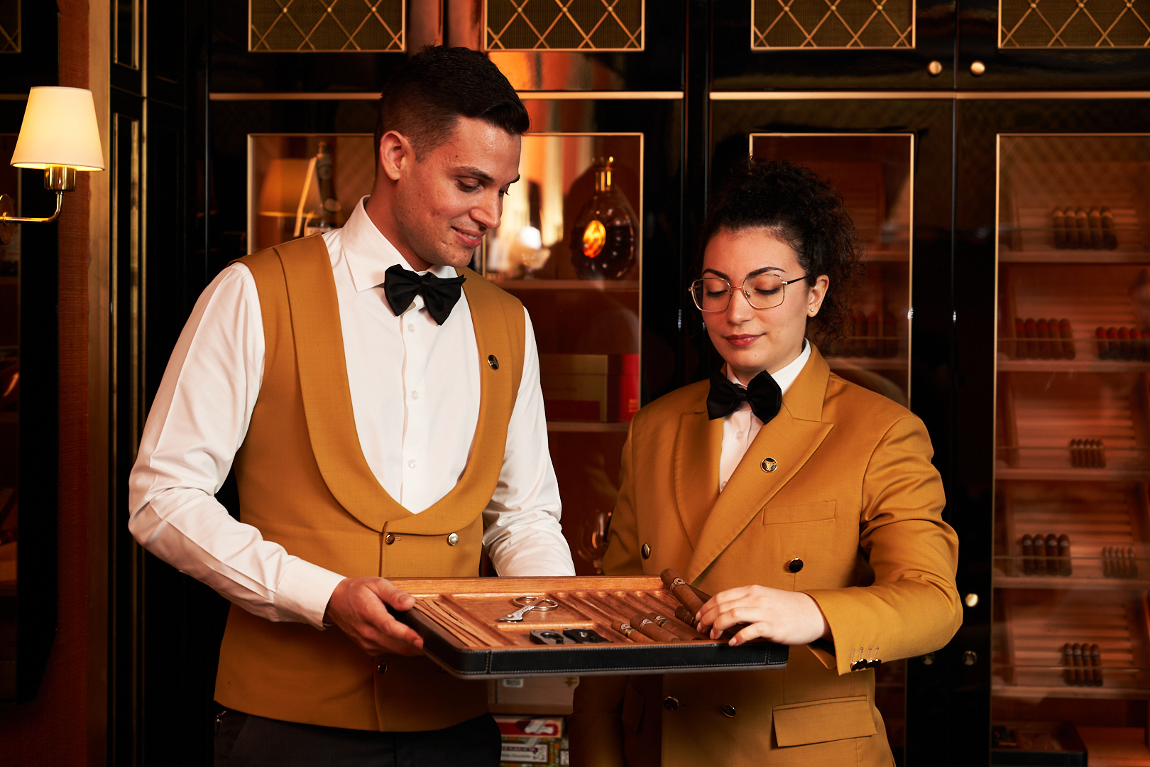 Cigar sommeliers in Oscuro